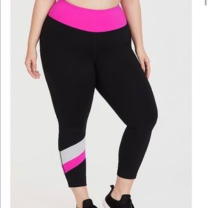 BLACK COLORBLOCK CROPPED ACTIVE LEGGING